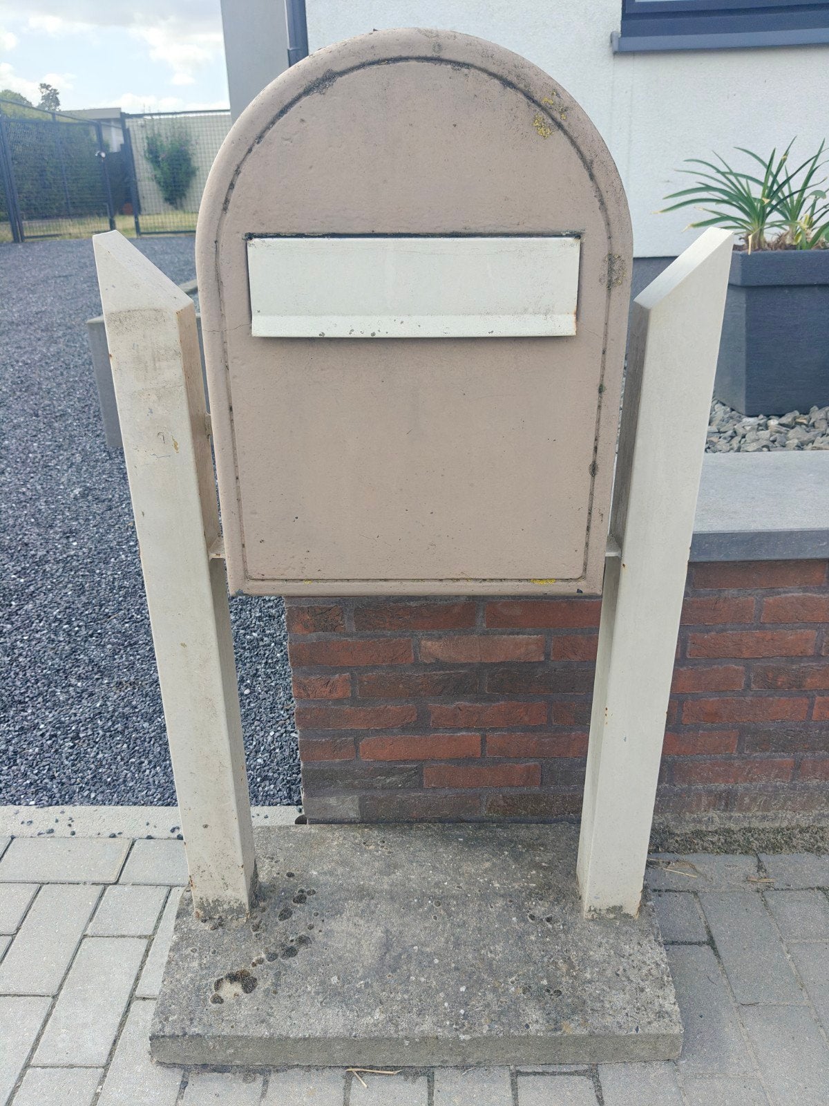 brievenbus, Tuin en Terras, Brievenbussen, Ophalen, Gebruikt, Beton, Staande brievenbus