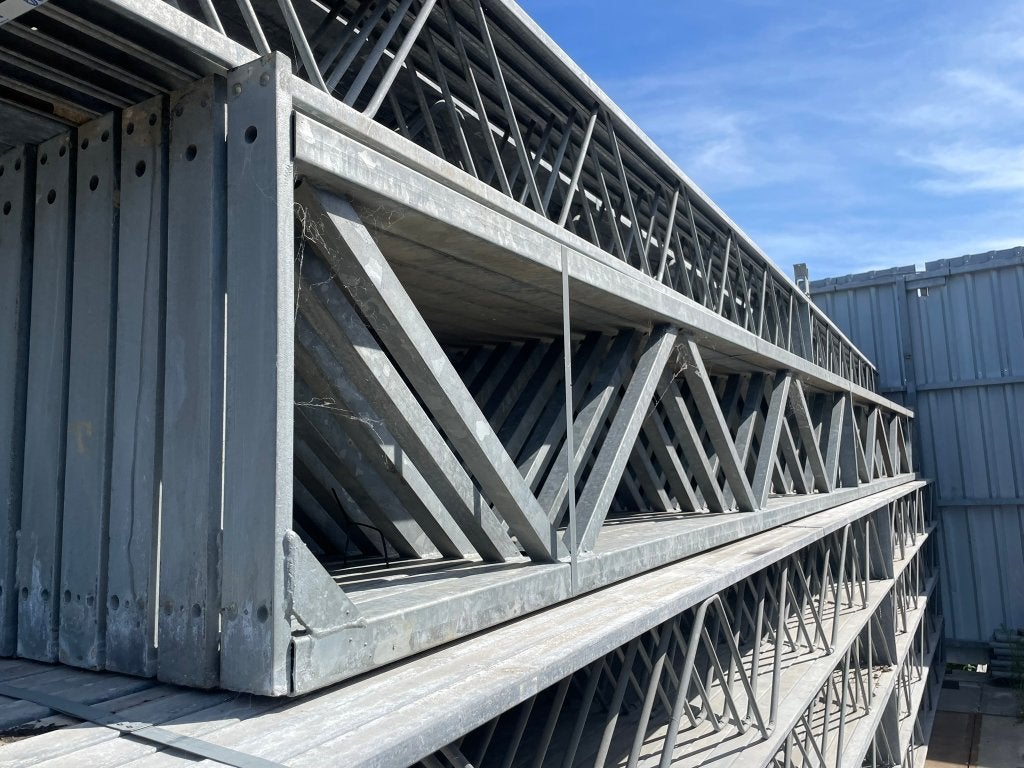 Fermes en treillis Longueur = 6 950 mm | Hauteur = 550 mm, Enlèvement, Utilisé, Métal, Autres types