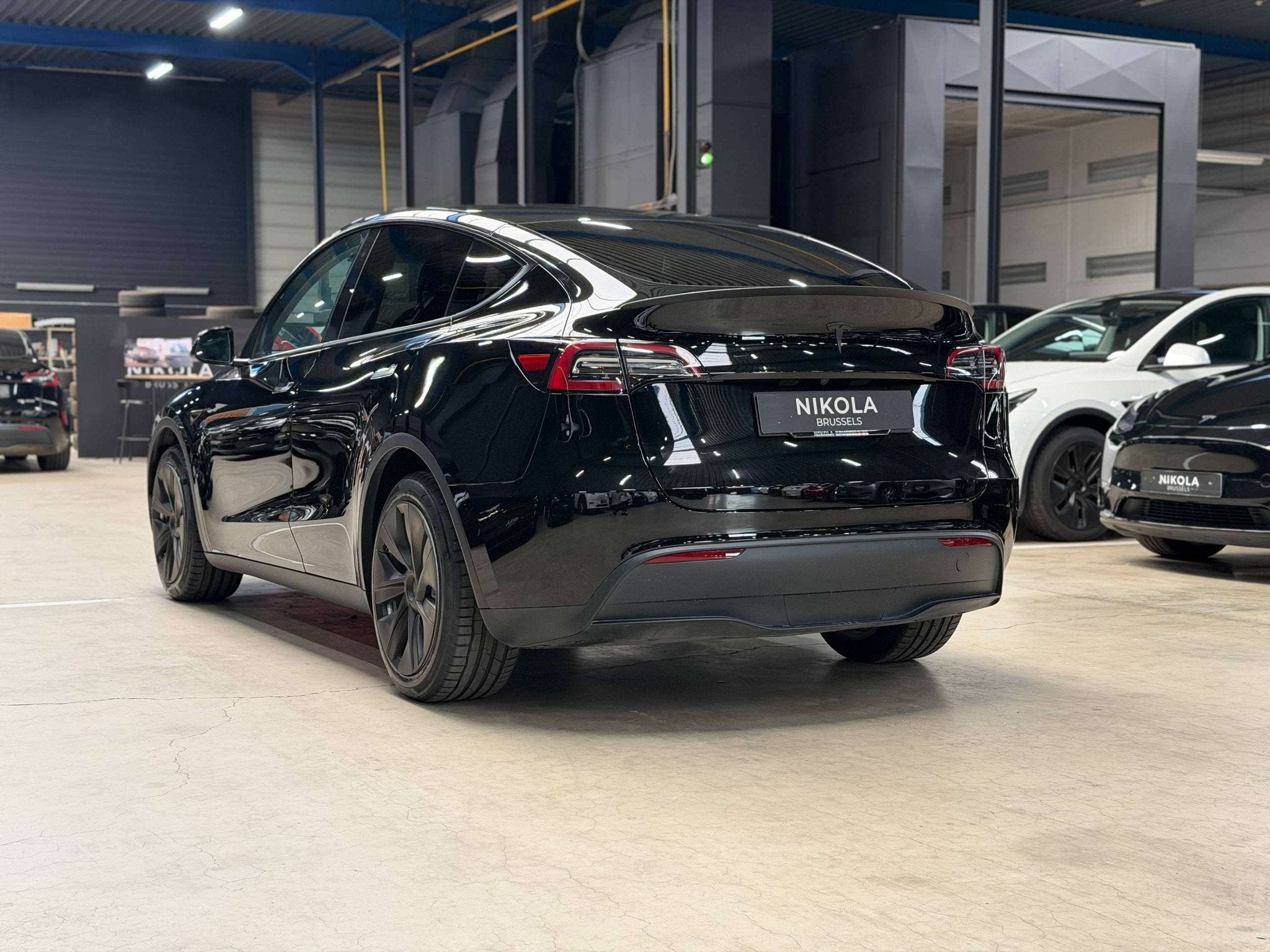 Tesla Model Y REAR WHEEL DRIVE - FULL BLACK - AUTOPILOT ACTI, Auto's, Achterwielaandrijving, Zwart, Zwart, Leder