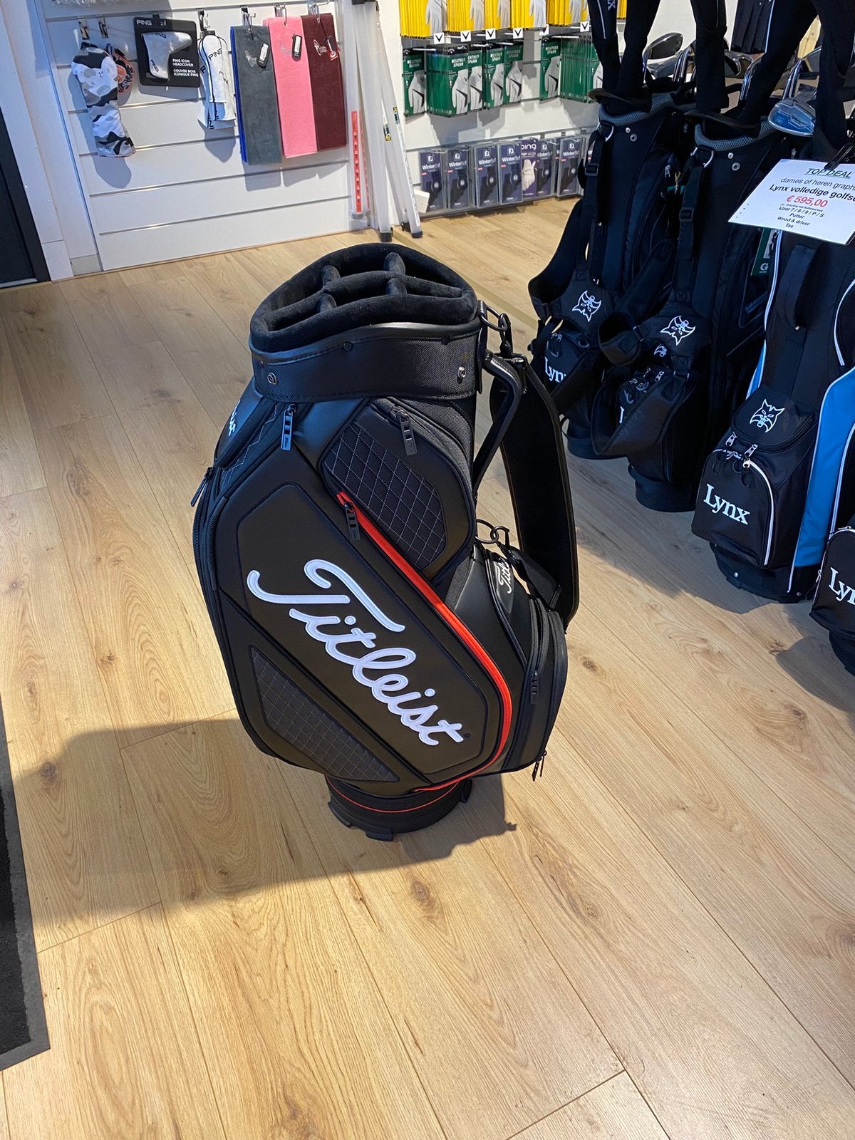 Titleist Tour Mid Size Staff Bag – Nieuw – €200, Sport en Fitness, Golf, Ophalen, Nieuw, Tas