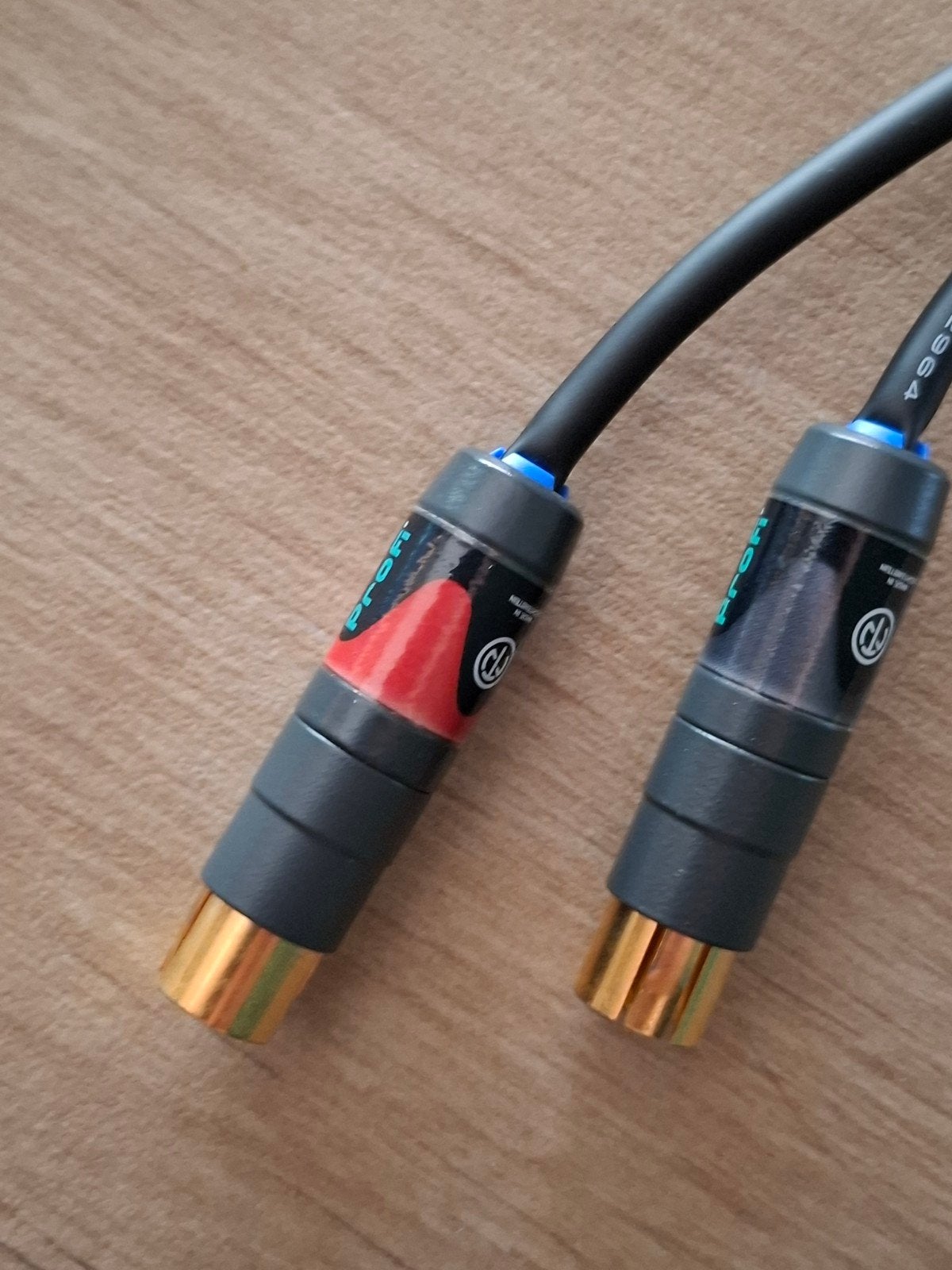 Mogami 2964 RCA kabel met Gold Neutrik connectors 1m hifi, Audio, Tv en Foto, Audiokabels en Televisiekabels, Ophalen of Verzenden