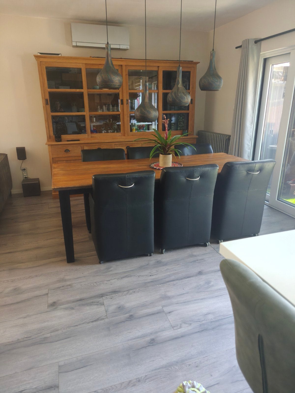 Vol eiken tafel van 230 cm lang x 1 m breed, Ophalen