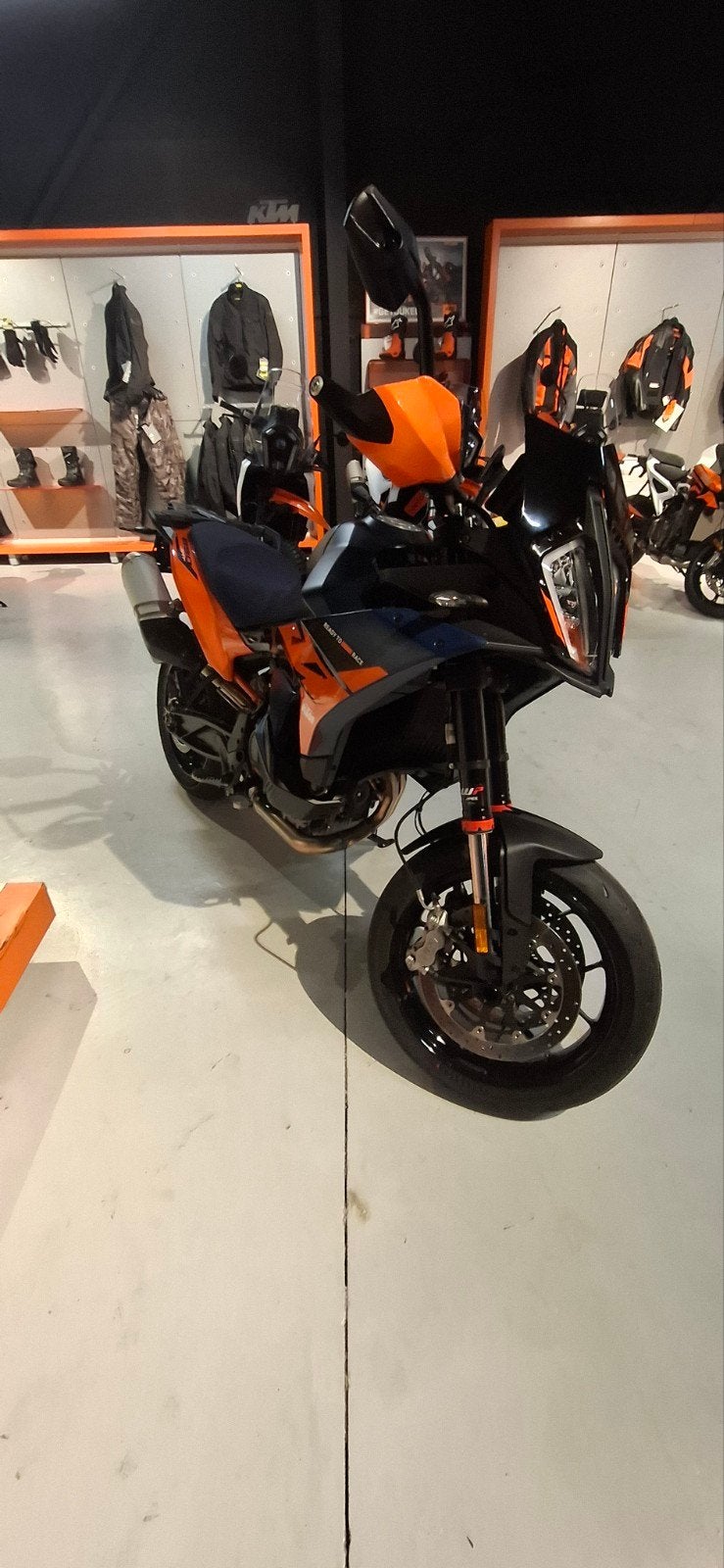 ktm 890 smt 2026  , 3500 km . Tech Pack., Motoren, 2 cilinders, Particulier, Meer dan 35 kW, Handgeschakeld