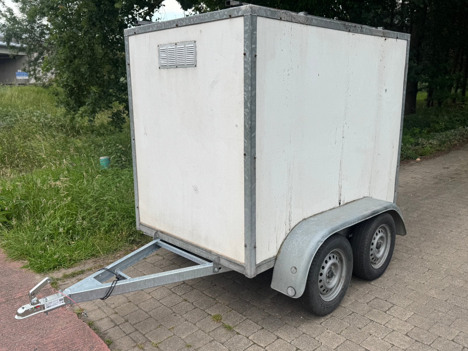 Gesloten dubbelas aanhangwagen, Auto diversen, Aanhangers en Bagagewagens, Ophalen, Zo goed als nieuw
