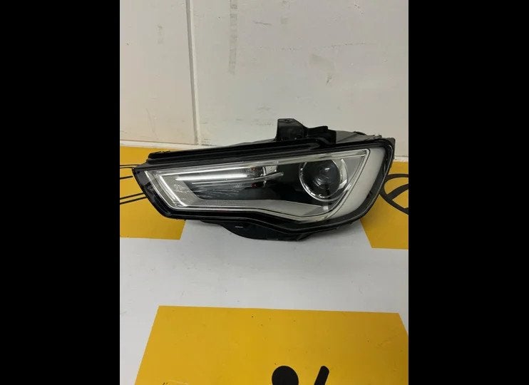 Phare Audi A3 8V Bixenon 2012-2016 8VO941005 avant gauche, Autos : Pièces & Accessoires, AUDI AG, Auto-Union-Strasse 1
85045  Ingolstadt, DE