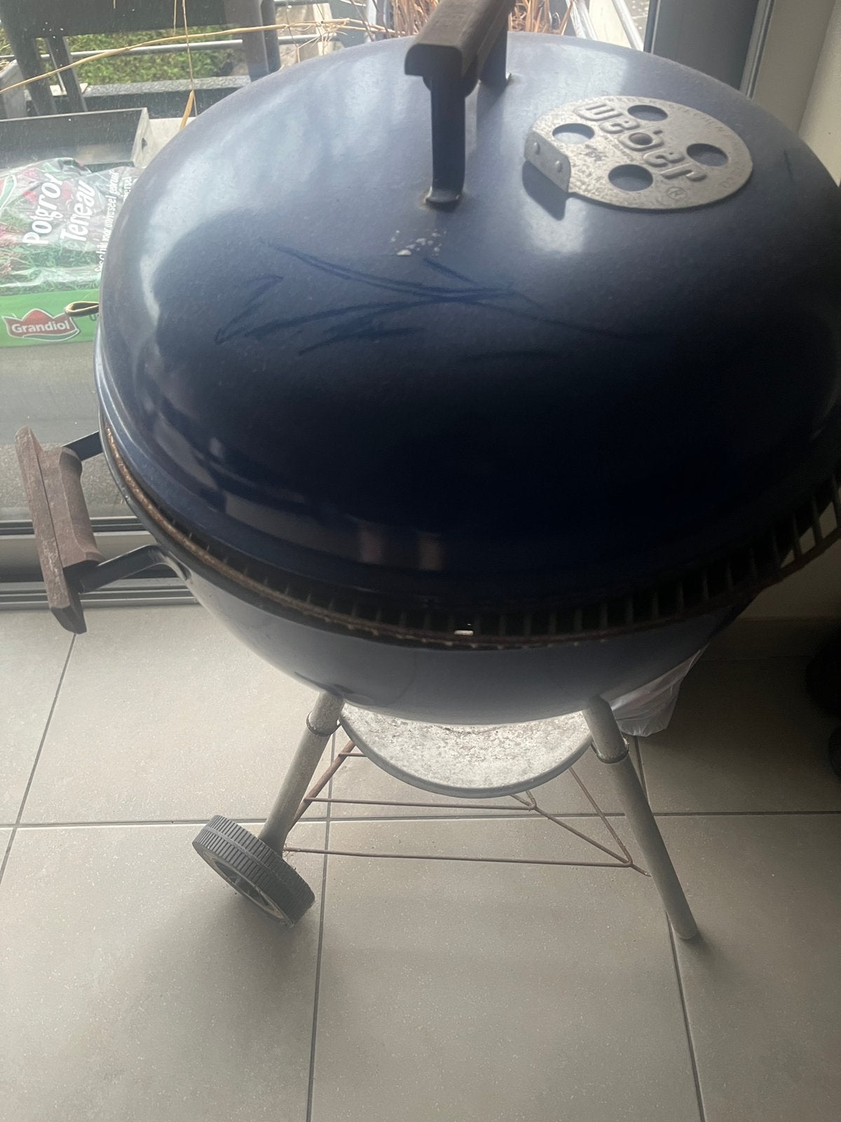 Kleine bbq + gratis zak houtskool, Tuin en Terras, Ophalen, Zo goed als nieuw