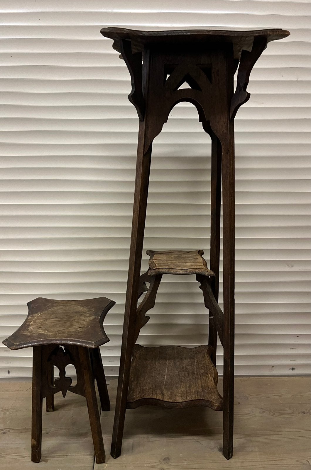 ancienne table en chêne de style Art Nouveau avec assise, Maison & Meubles, Tables | Tables d'appoint, Art-Nouveau, Enlèvement ou Envoi