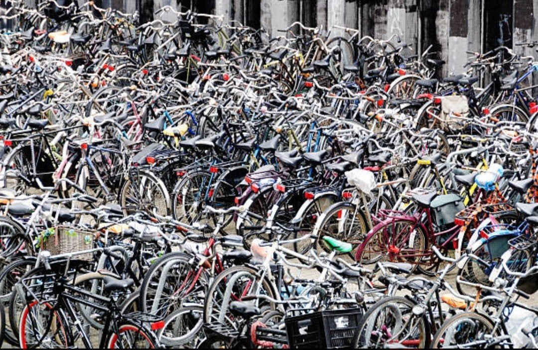 Vend à la pièce tout ancien vélo, Enlèvement