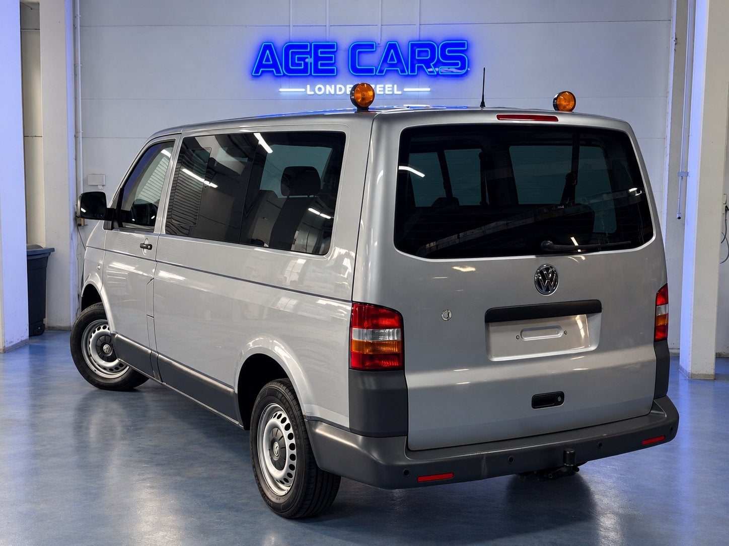 Volkswagen T5 caravelle automaat 2.5 diesel, Auto's, Automaat, Monovolume, Zwart, Leder en Stof