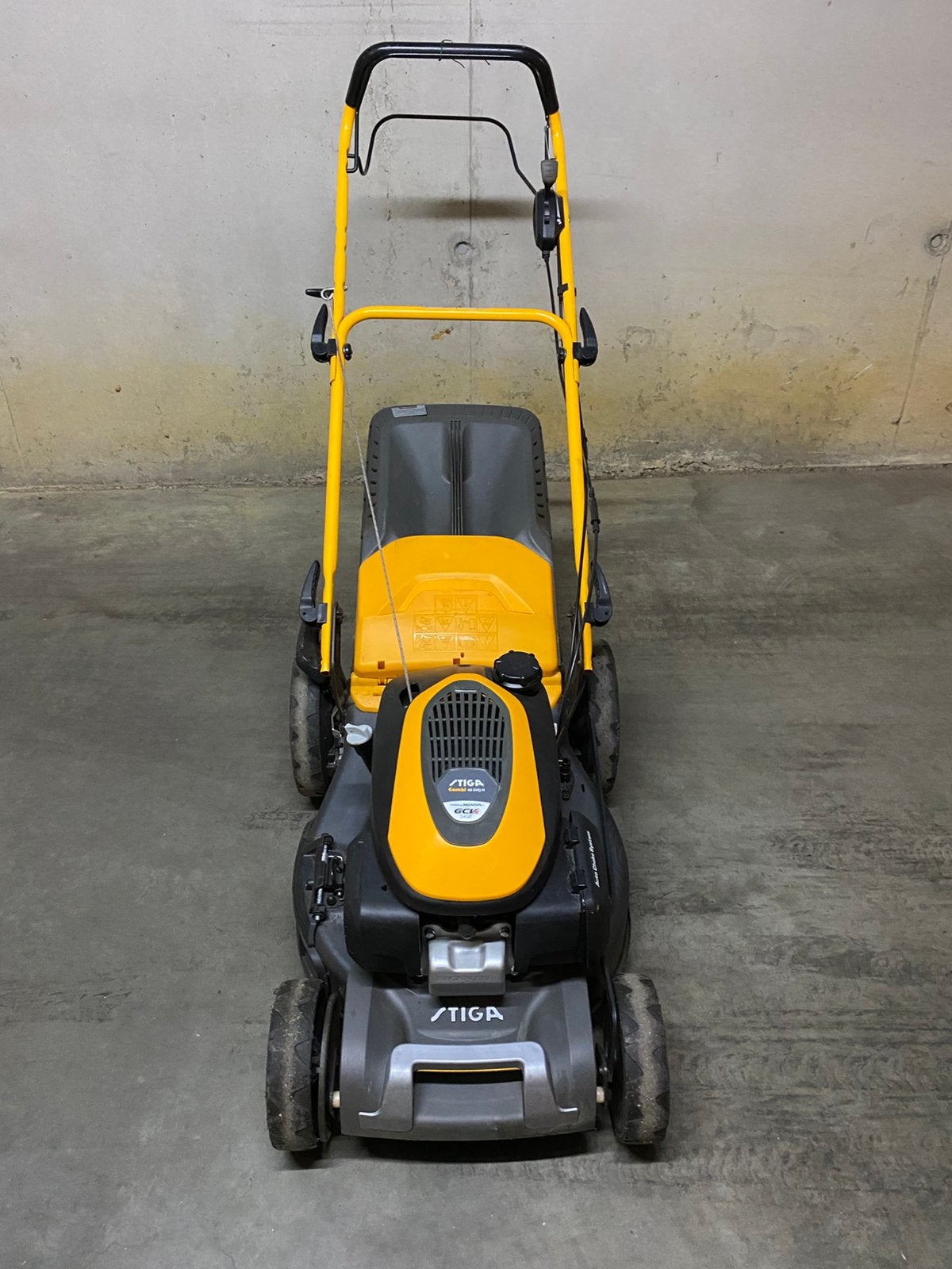 Stiga zelftrekker, Tuin en Terras, Ophalen, Zo goed als nieuw, 40 t/m 49 cm, Opvangzak