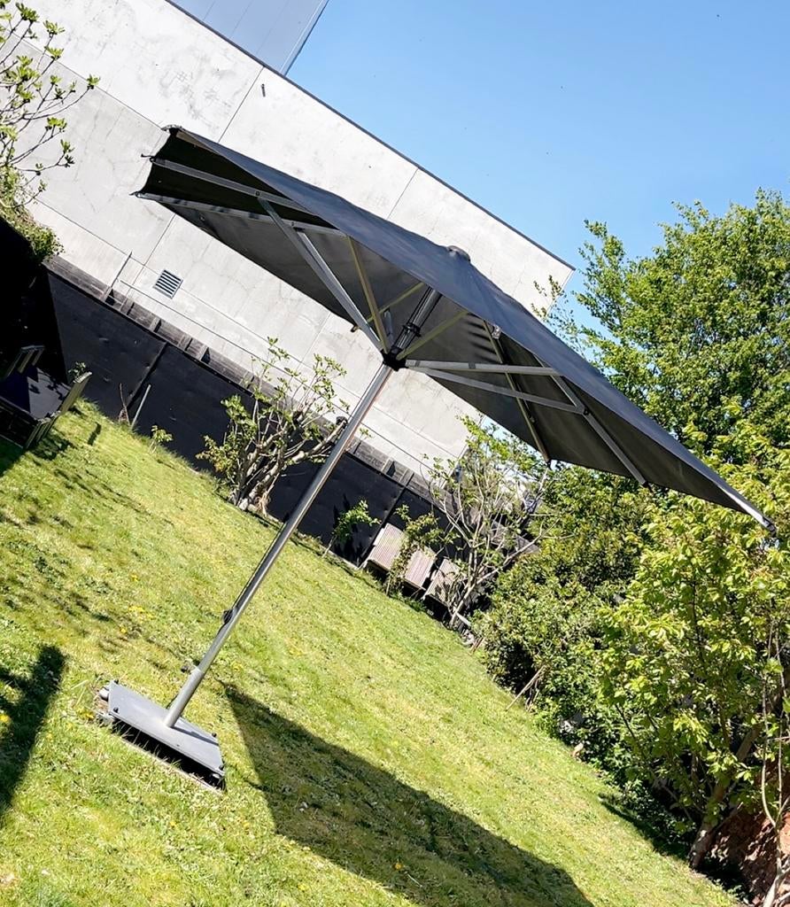Parasol Borek, Tuin en Terras, Ophalen, Verstelbaar, 2 tot 3 meter, Zo goed als nieuw