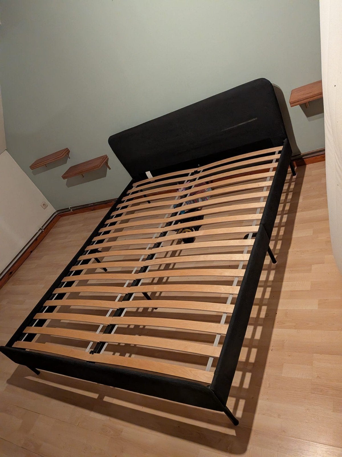 Bedframe IKEA + lattenbodem + matras (=optioneel), Ophalen, Grijs, 200 cm, 160 cm