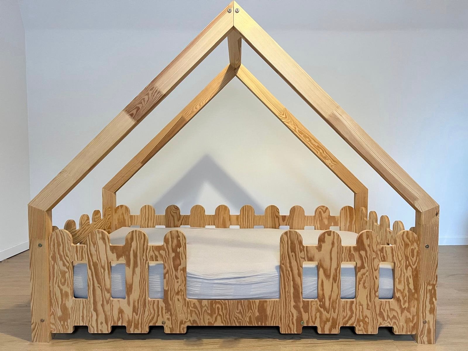Kinderbedje - Petit Puk - 70 x 140cm, Ophalen, Zo goed als nieuw, Matras