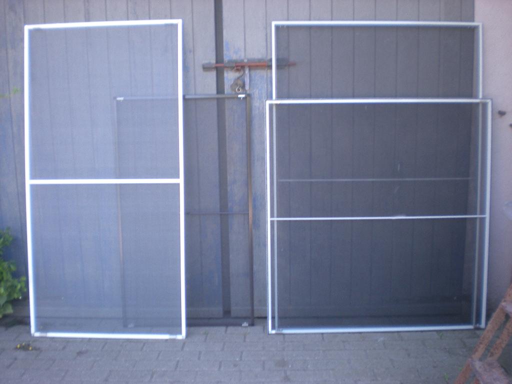 4 aluminium vliegenramen  - 10 €/stuk, Doe-het-zelf en Bouw, Ophalen, Zo goed als nieuw