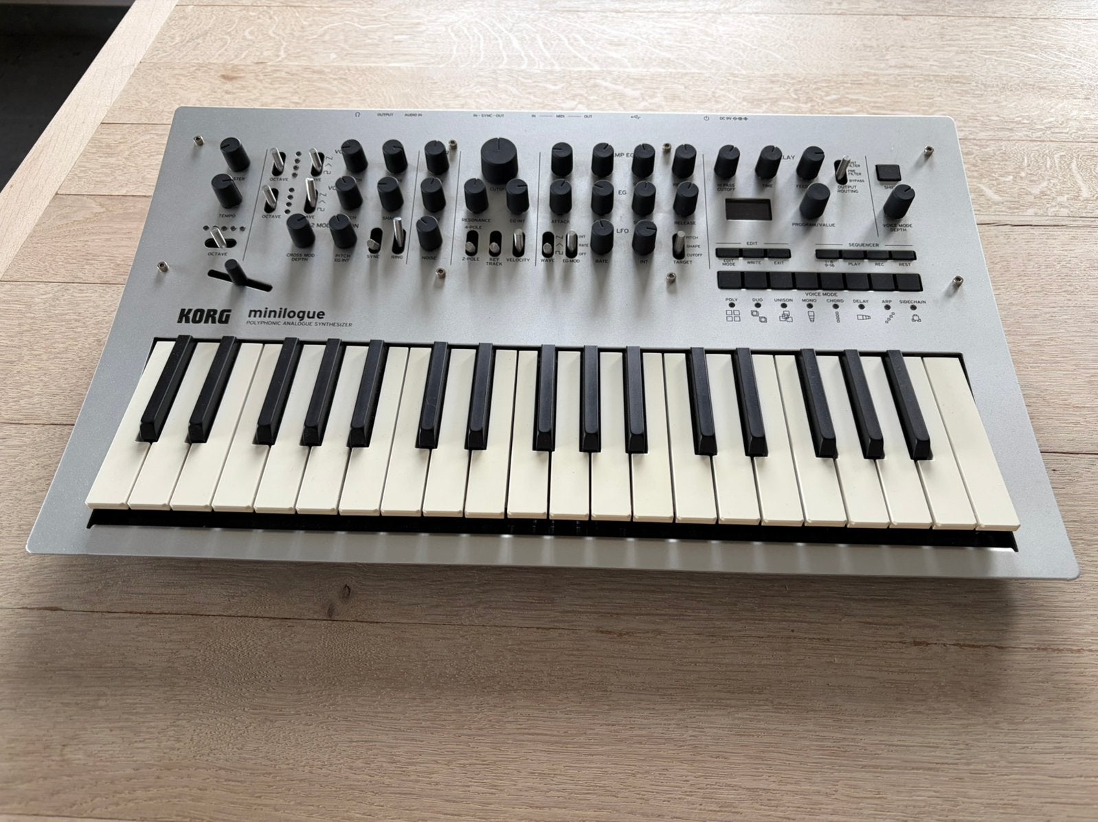 Korg Minologue synthesizer, Muziek en Instrumenten, Keyboards, Ophalen, Zo goed als nieuw, Korg, Midi-aansluiting