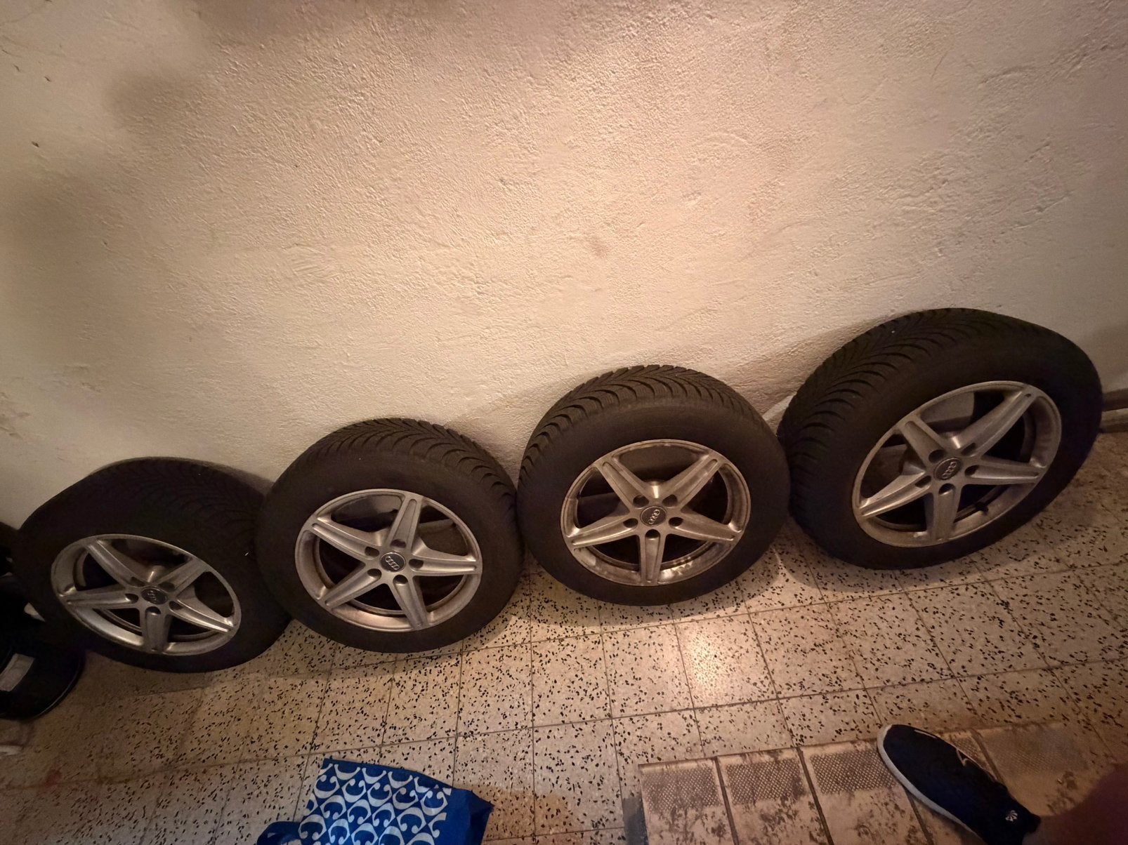 Jantes d’origine audi + pneus neige neuf, Enlèvement, 16 pouces, Pneu(s)