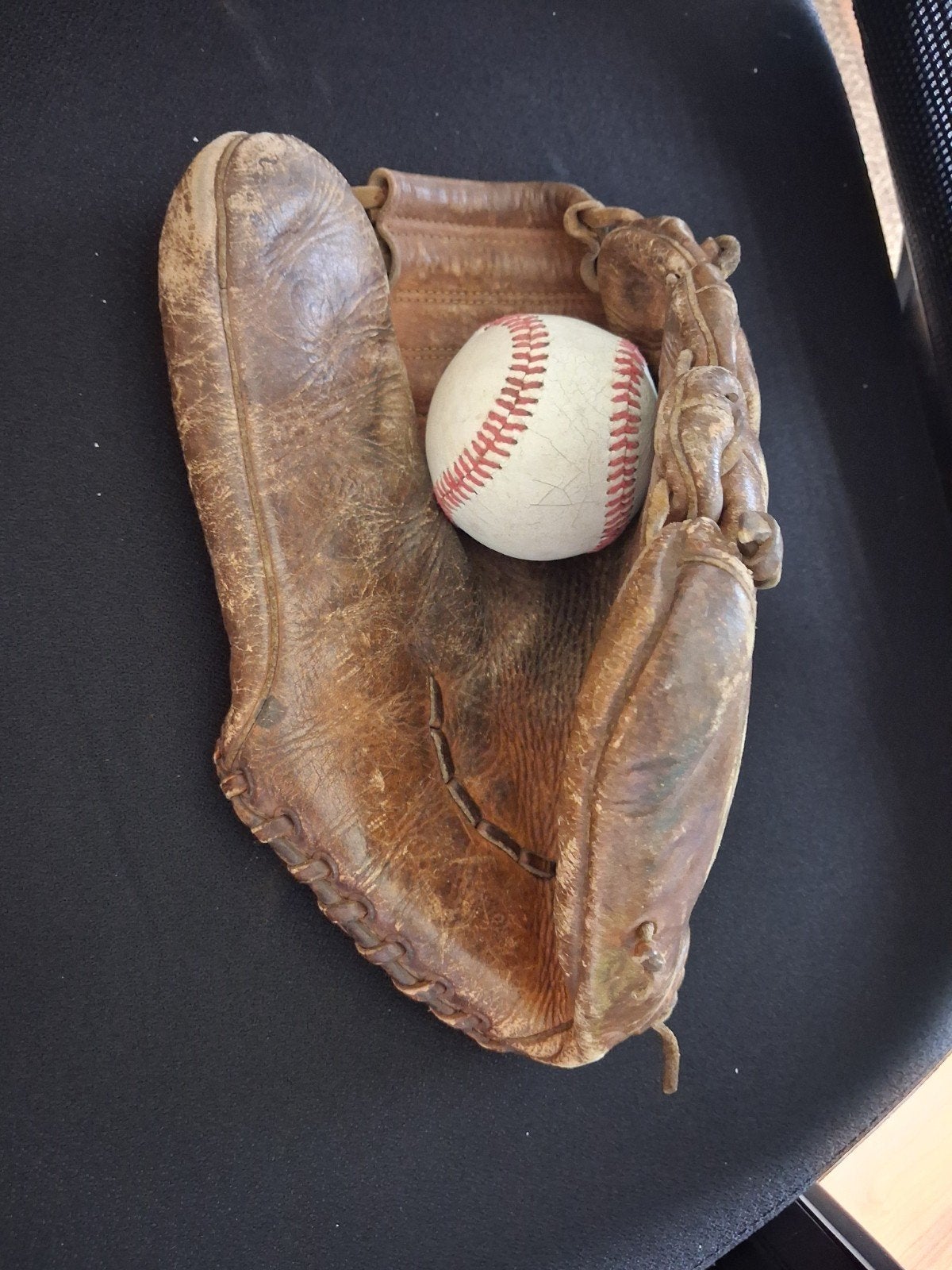 Wilson R-Trade Vintage leren honkbalhandschoen + bal, Sport en Fitness, Ophalen, Bal