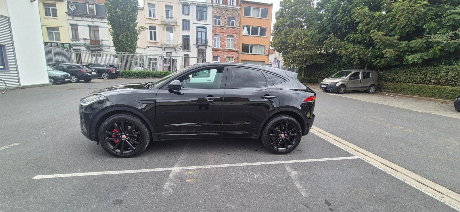 JAGUAR E-PACE R-DYNAMIC P200 2.0L ESSENCE, Auto's, Automaat, Zwart, Leder, 2400 kg