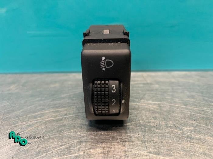 Commutateur phare hauteur réglable d'un Nissan Micra (Micra, Autos : Pièces & Accessoires, -, 3 mois de garantie, Utilisé, -