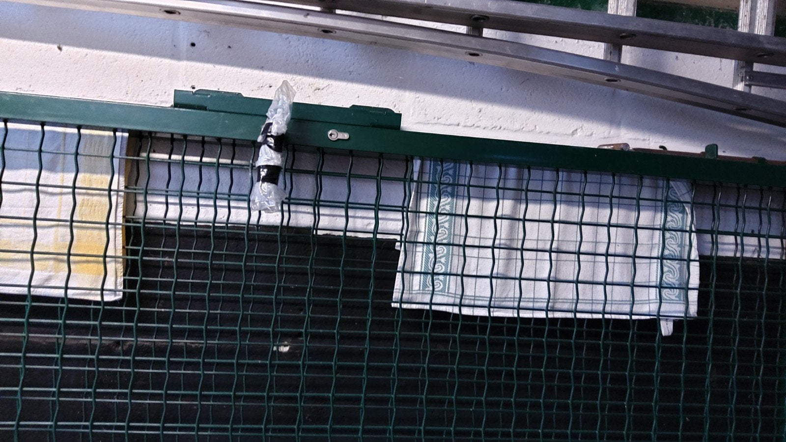 Barrier groene bekeert met slot afm ishoogte1,75  ,,breedte