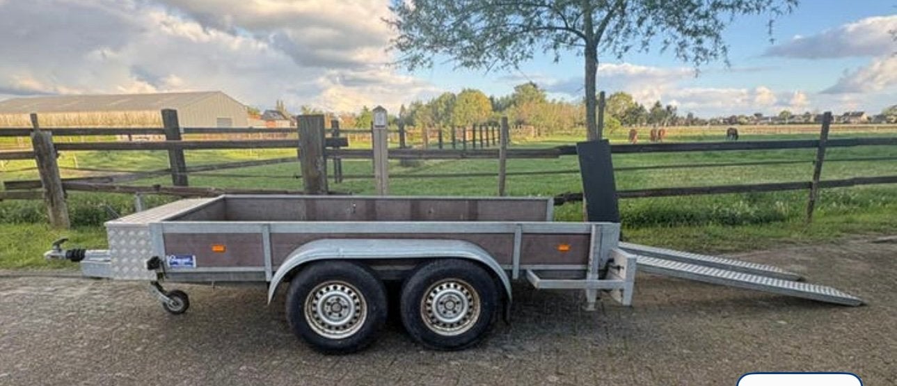 Geremde dubbelasser 2700kg, keuringsklaar + oprijplaten, Ophalen, Gebruikt