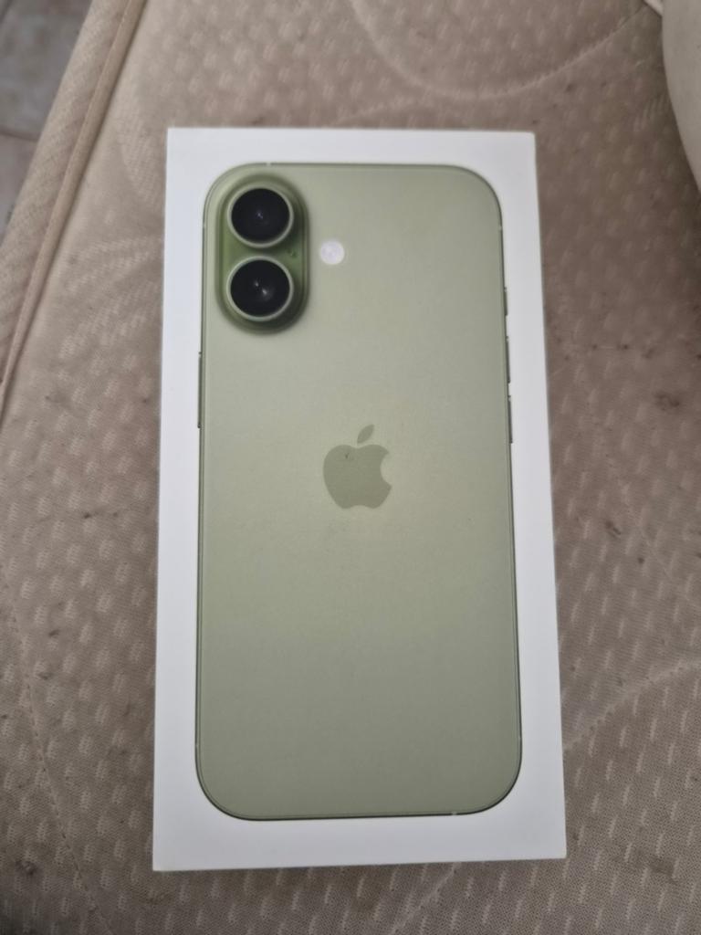 iPhone 17, Télécoms