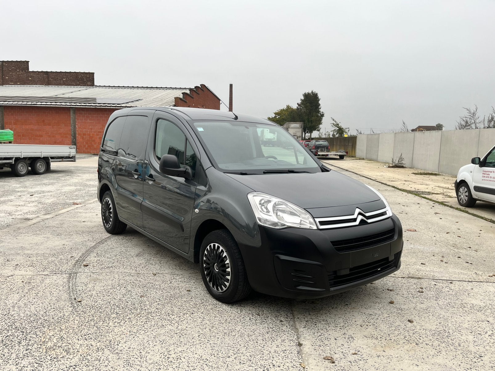 Citroën Berlingo Essence 88Dkm ! ! !, Autos, Argent ou Gris, Euro 6, Entreprise, Boîte manuelle