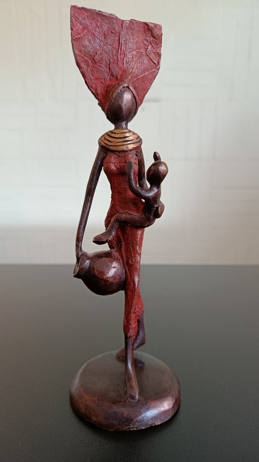 Statue de mère et enfant africains en bronze Vtg. et cruche, Antiquités & Art, Enlèvement ou Envoi
