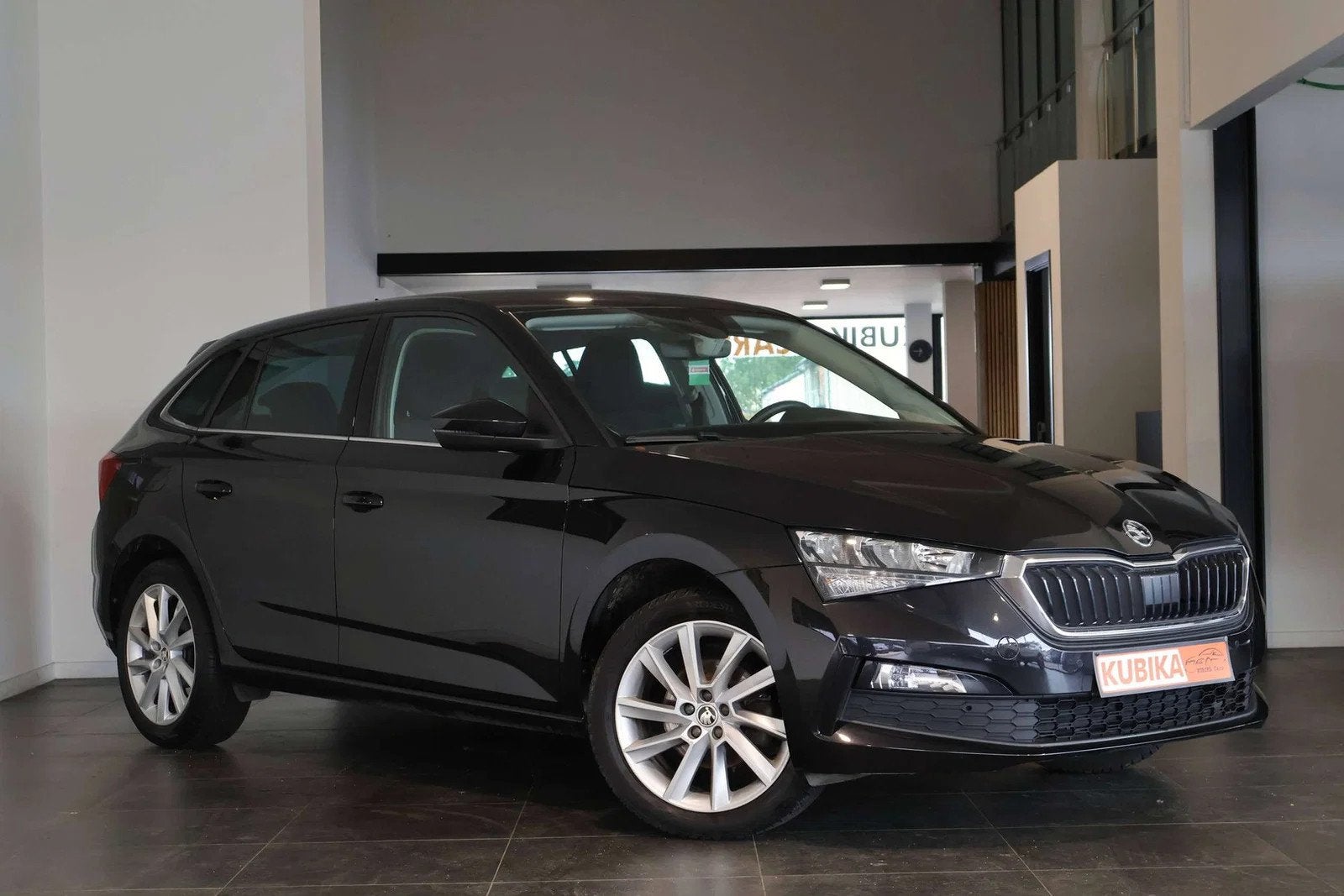 Skoda Scala Scala 1.0 TSI Style DSG Navi Cruise LijnA FrontA, Auto's, Gebruikt, Euro 6, 109 g/km, Zwart