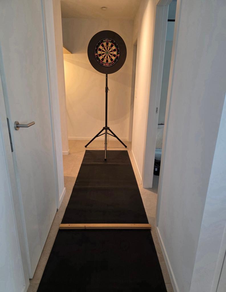 Darts standaard + beschermrand + rubberen mat, Sport en Fitness, Darts, Ophalen