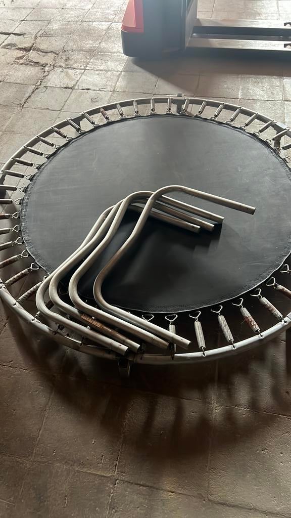 Trampoline, Ophalen, Zo goed als nieuw
