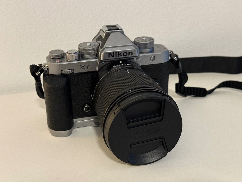 Nikon Z f SL (Silver Edition) + 24-70 Kit (NIEUW), TV, Hi-fi & Vidéo, Caméscopes numériques, Enlèvement, Neuf, Caméra