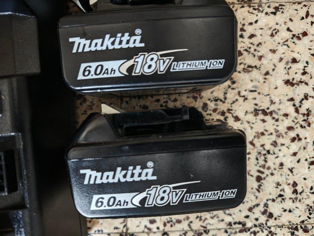 Makita dubbele oplader + 4 6,0 Ah-batterijen + Makpac-koffer, Doe-het-zelf en Bouw, Ophalen, Gebruikt