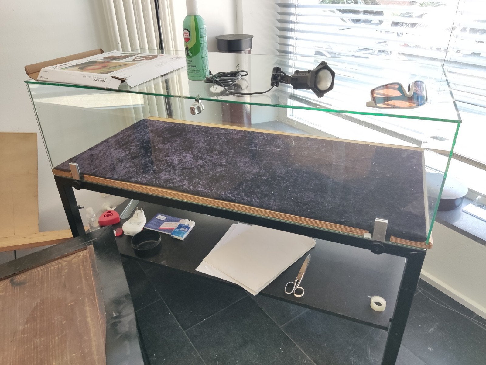 Banc de salle d'exposition - verre, Enlèvement