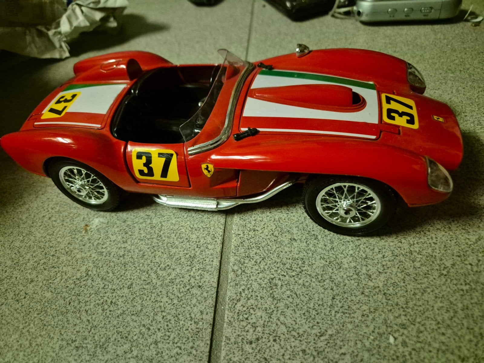 Burago 1.18 ferrari 250 testarossa, Enlèvement ou Envoi, Burago