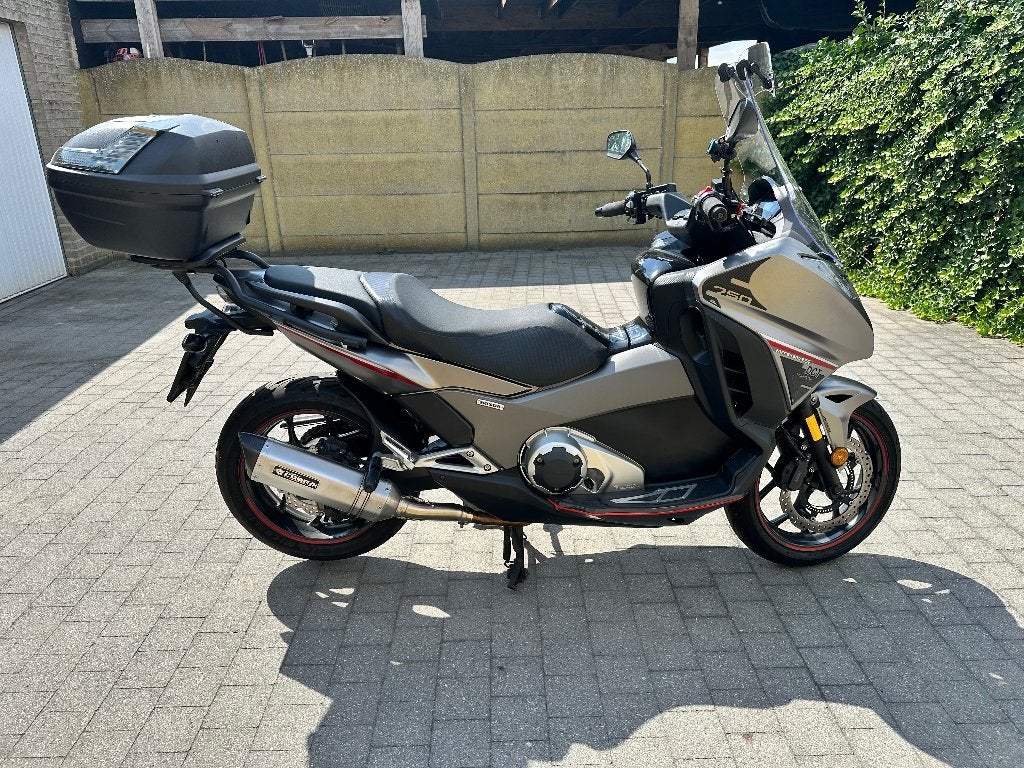 Honda Integra NC750, Motos, Motos | Honda, Échappement sport, Occasion, 2 cylindres, Particulier