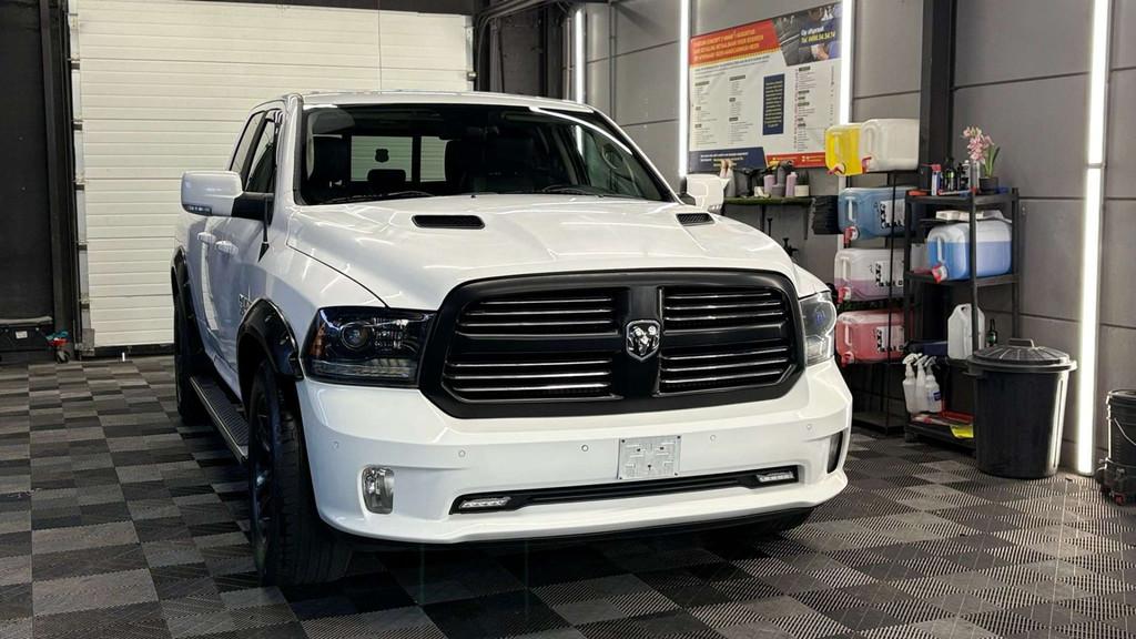 Dodge Ram 5.7 LPG LARAMIE bj. 3015 Euro 6 Dubbel Cabine 150, Autos, Autres modèles, Achat, 5700 cm³, 5 places