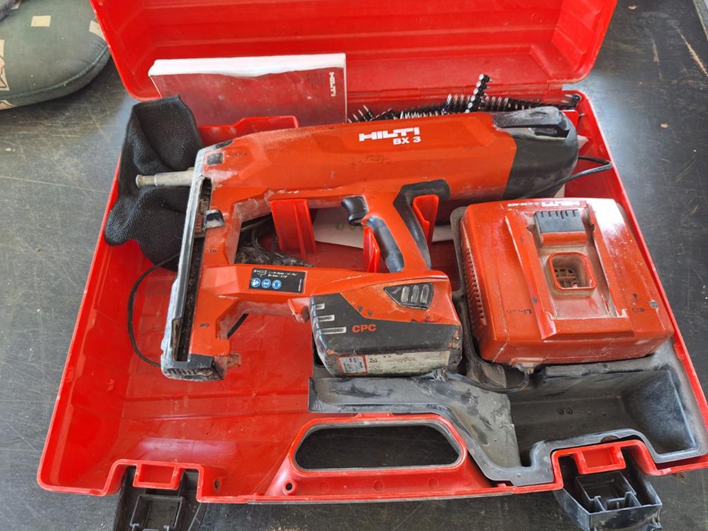 Hilti BX3 nagelschieter, Doe-het-zelf en Bouw, Gereedschap | Handgereedschap, Ophalen
