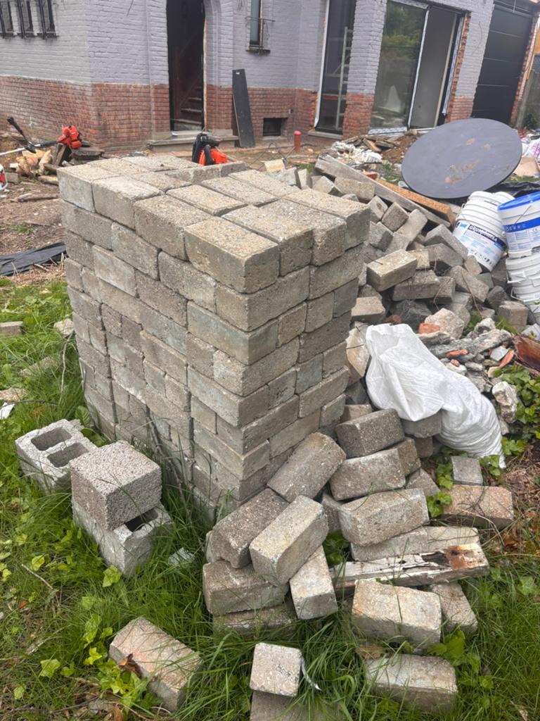 Beton klinkers 22cmx 10cm x 9cm dik gratis +-250 stuks, Tuin en Terras, Tegels en Klinkers, Ophalen, Zo goed als nieuw, Beton