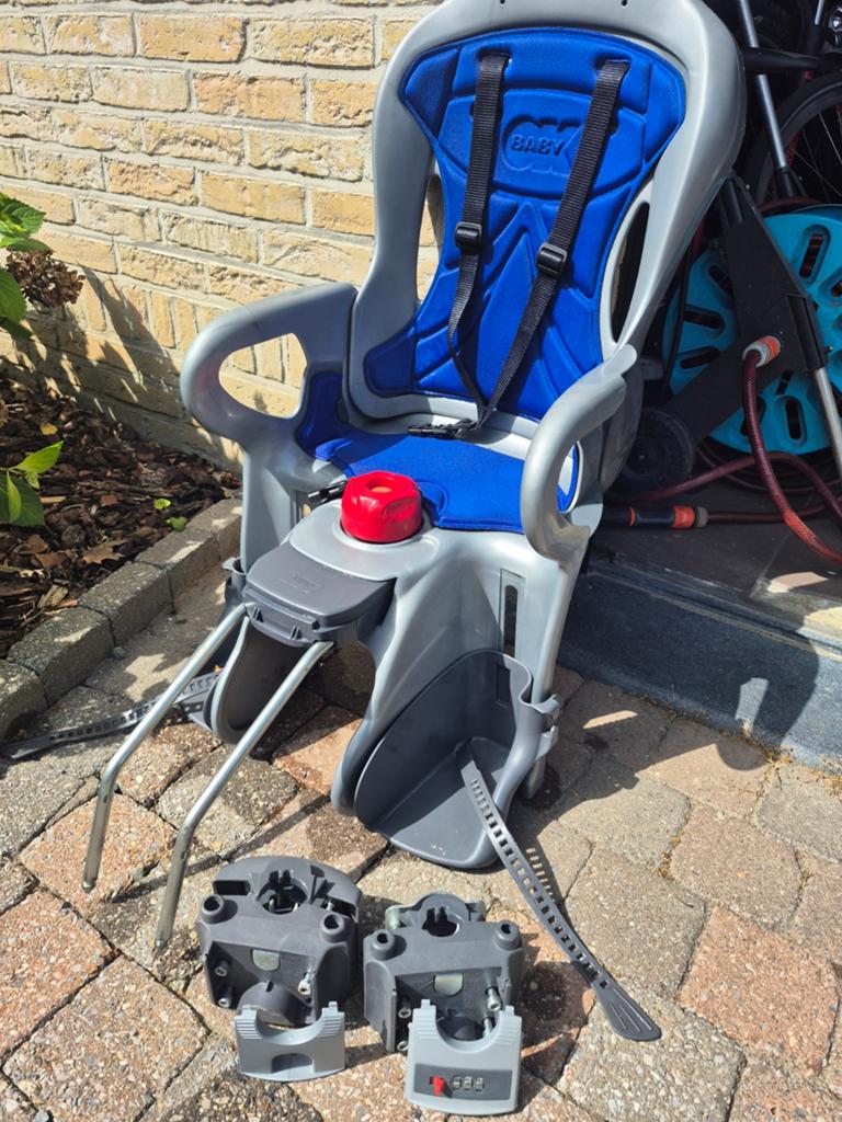 Fietsstoeltje merk Baby met extra diefstalbeveiliging en ext, Fietsen en Brommers, Fietsaccessoires | Fietsstoeltjes, Ophalen
