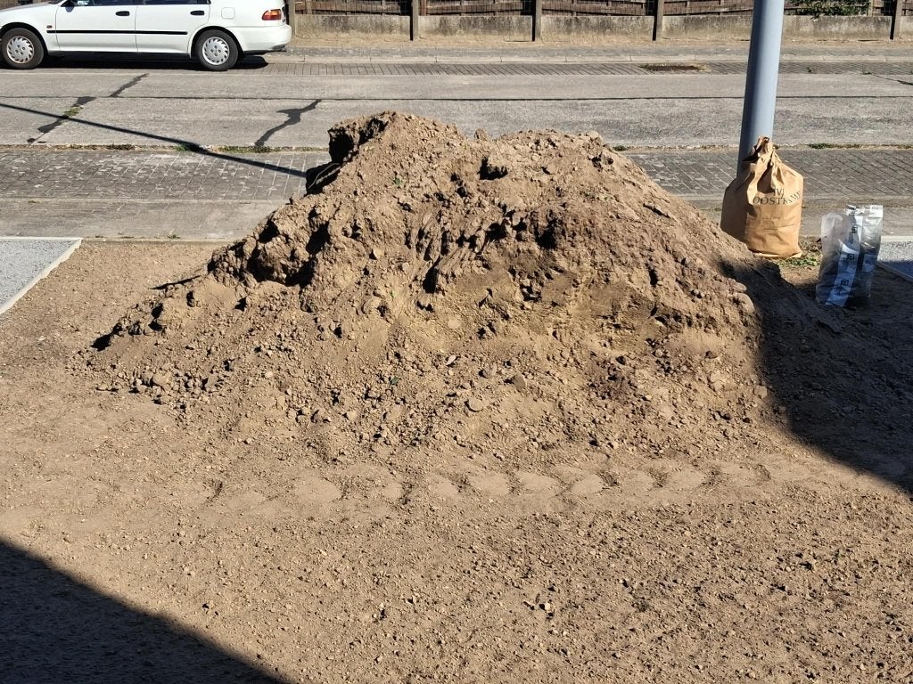 1 kubiek aarde, gratis mee te nemen te Oostkamp, Enlèvement, Terre pour jardin
