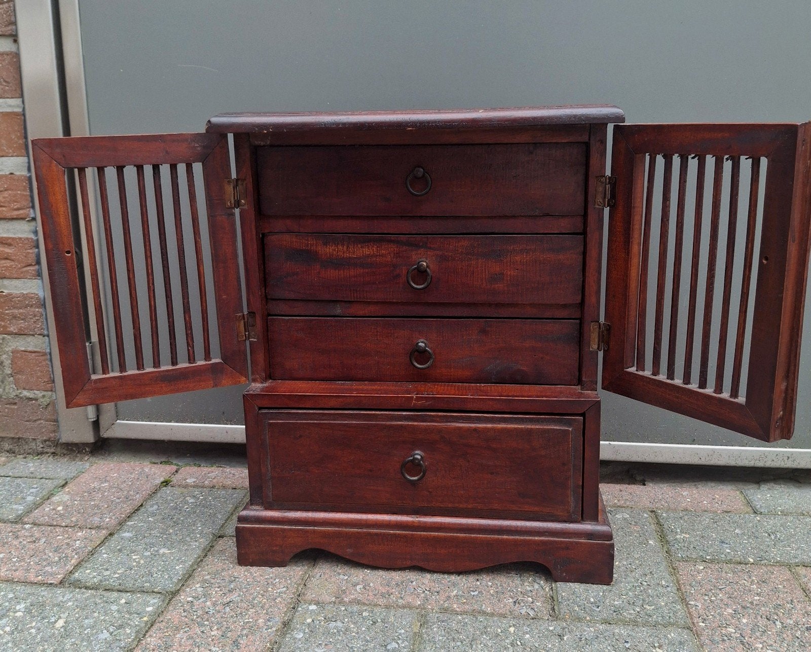 traditionele Aziatische Koloniaal houten ladenkastje, Ophalen