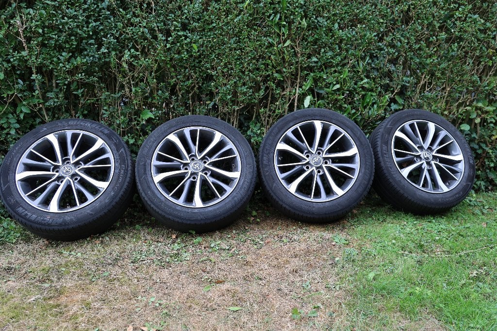 roues montées Toyota Avensis, Pneus et Jantes, 215 mm, Véhicule de tourisme, Pneus été