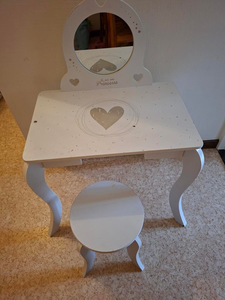 Make up tafel voor kindjes, Enlèvement, Utilisé, Bois