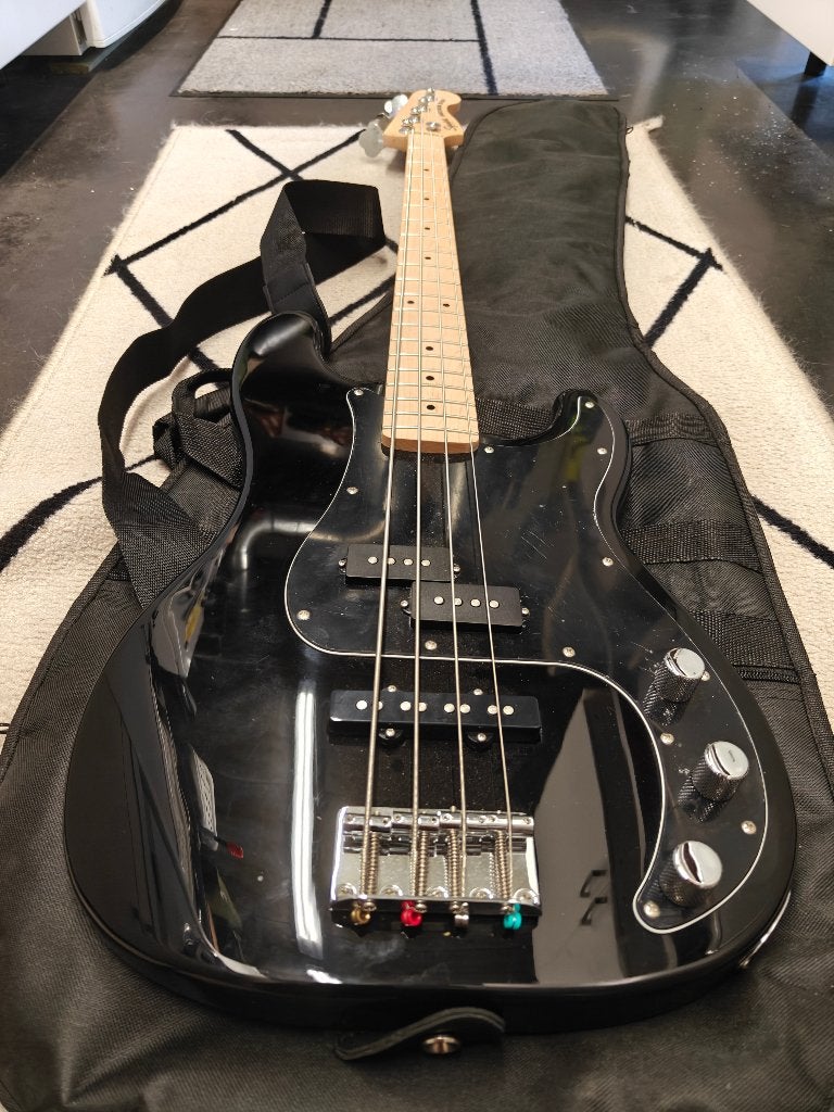 Squier Affinity P-bass + Rumble amp, Musique & Instruments, Enlèvement, Comme neuf, Électrique