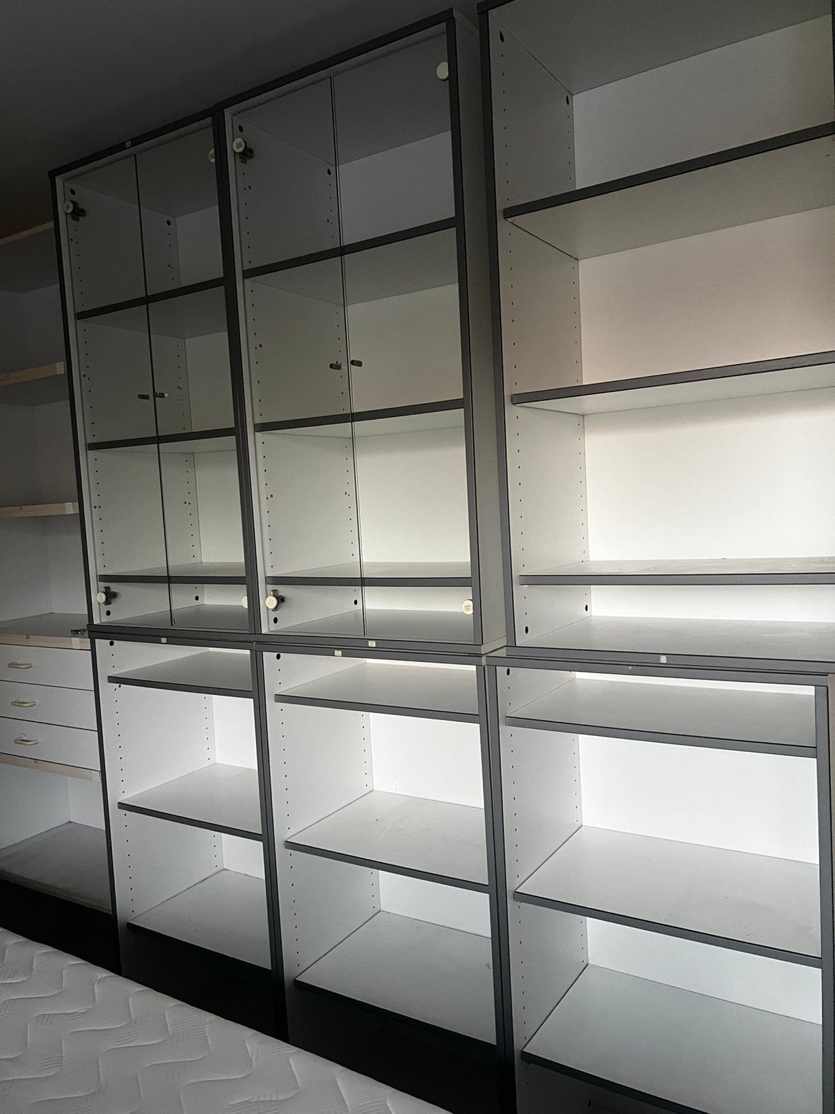 Boekenkasten. 6 kasten waarvan 2 met glazen deuren, Ophalen, Zo goed als nieuw