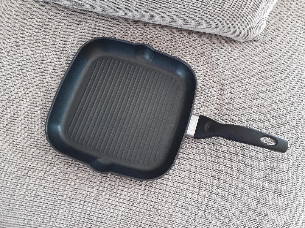 Grill pan 29 cm, merk Fissler (zware pan), Huis en Inrichting, Keuken | Potten en Pannen, Ophalen, Zo goed als nieuw, Koekenpan of Braadpan
