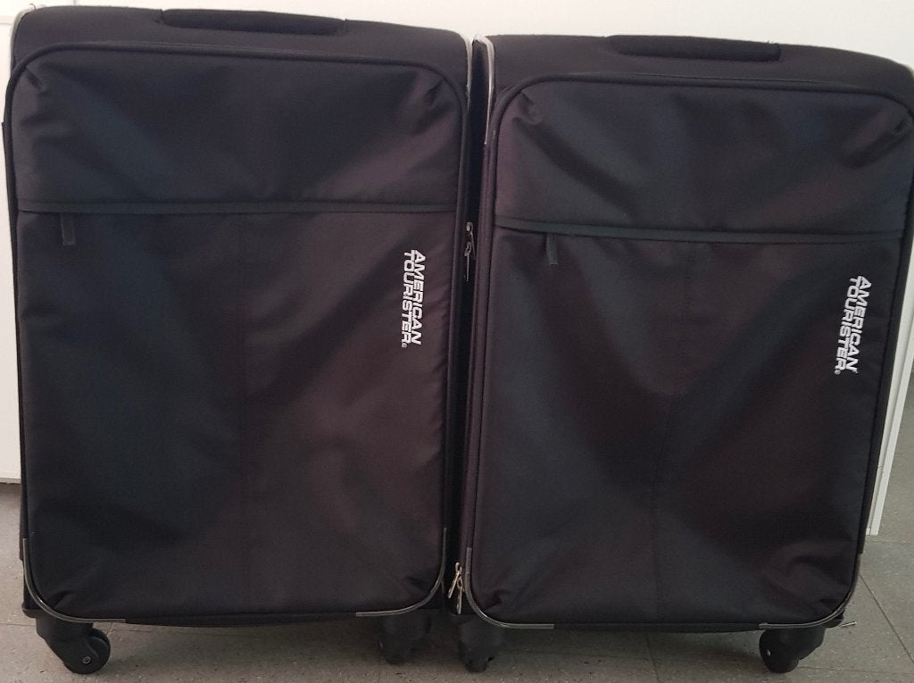 Reiskoffers_ American Tourister – 2 identieke koffers, Gebruikt, Zacht kunststof, 35 tot 45 cm, Wieltjes