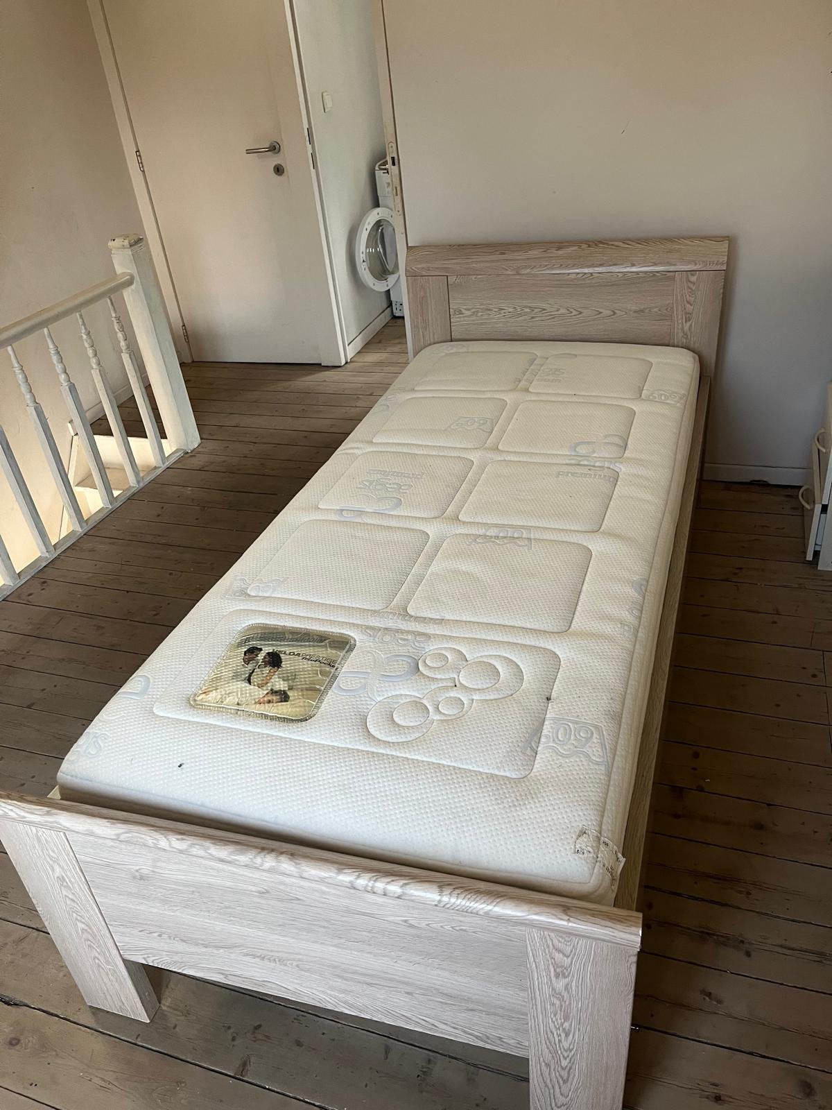 1persoonsbed met lattenbodem en matras, Ophalen