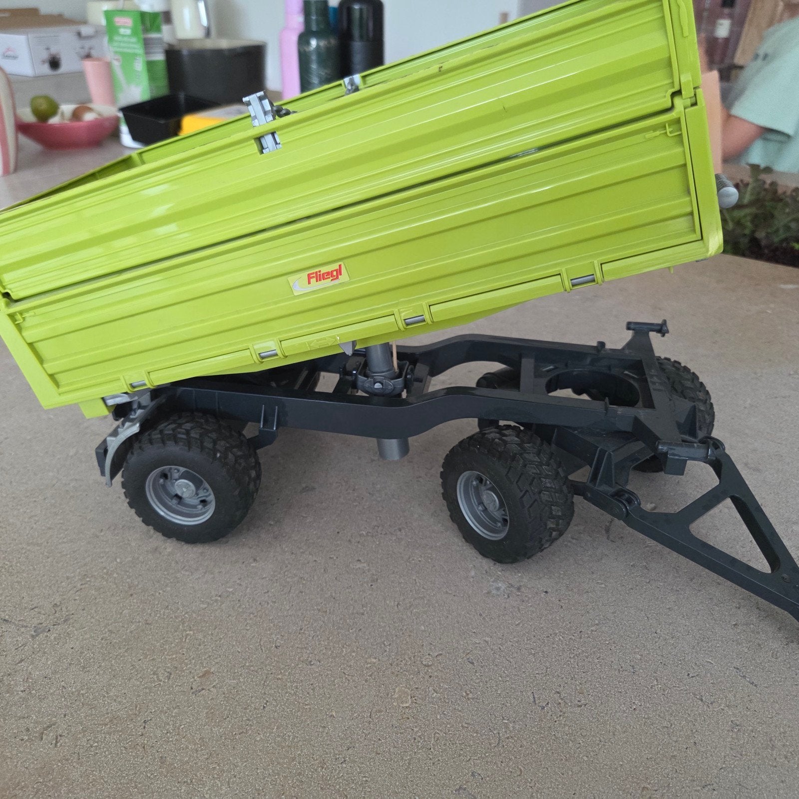 Bruder - Kipwagen Fliegl, Enlèvement